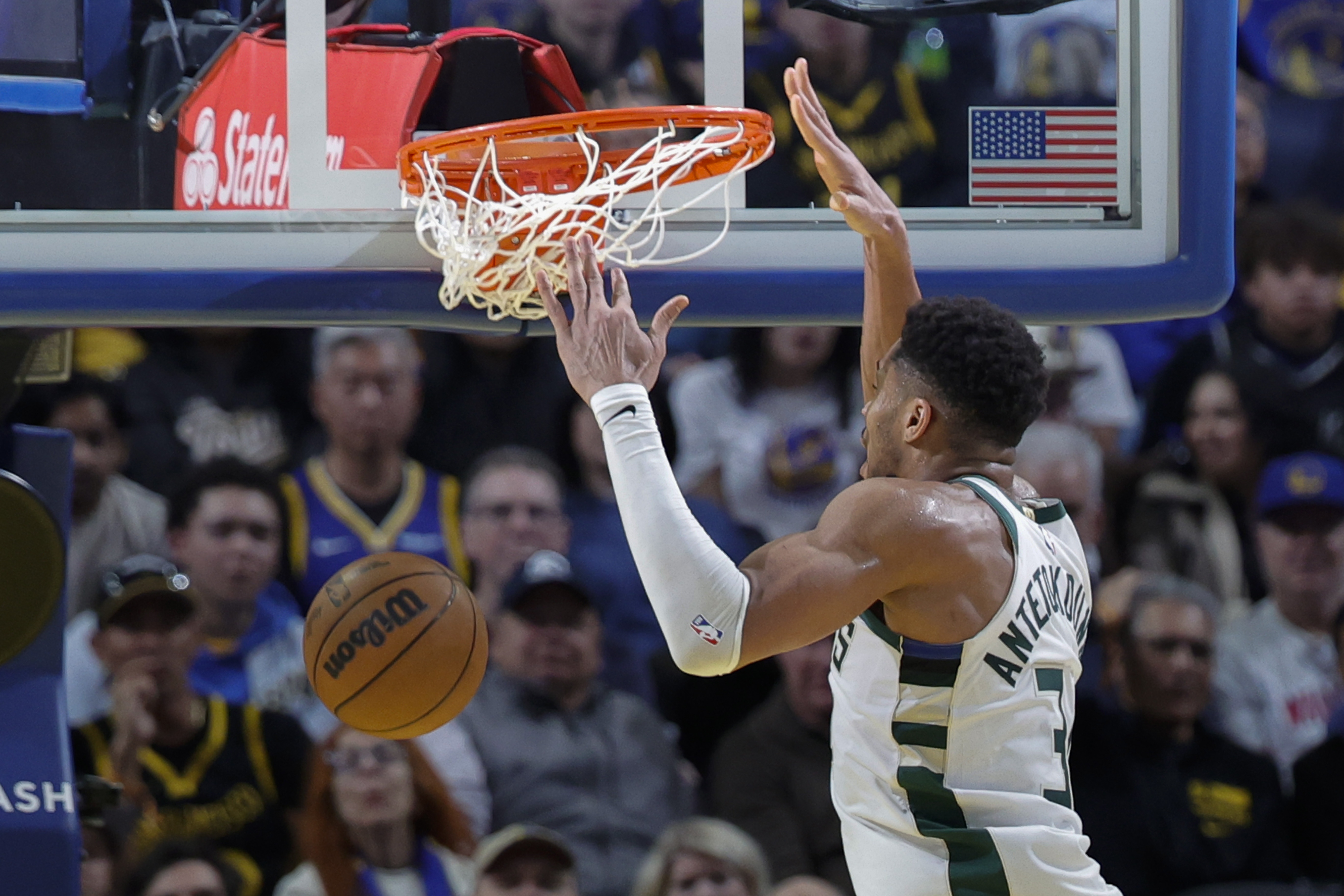 半岛体育APP-Windhorst:部分球队密切关注字母哥 甚至将已敲定的交易暂缓执行