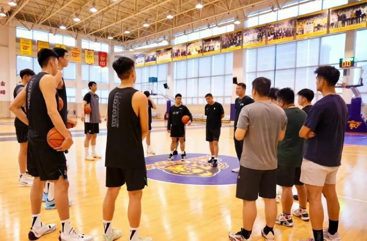 广东队最新热身赛消息!再战考辛斯 三战墨尔本老虎 杜锋继续练兵