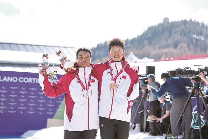 半岛体育-三战冬残奥，24岁“老将”终圆梦|冬残奥会|北京冬残奥会|单板滑雪|米兰|江紫豪_新浪新闻