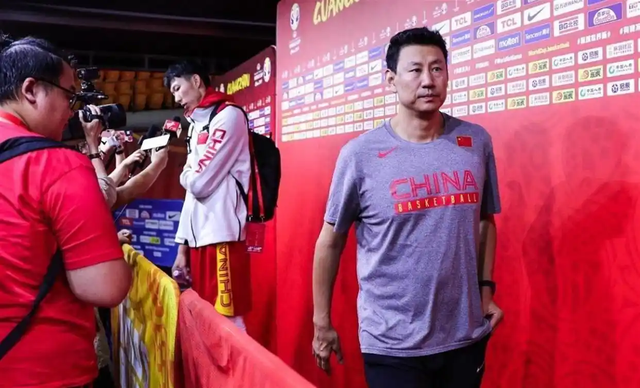 半岛体育官网-杨毅评当年CBA假球：李春江被上海队球员做掉，李楠成为牺牲品